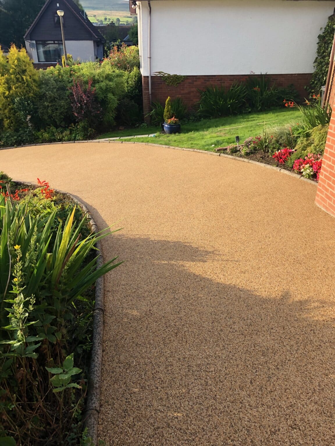 Driveway completed with resin