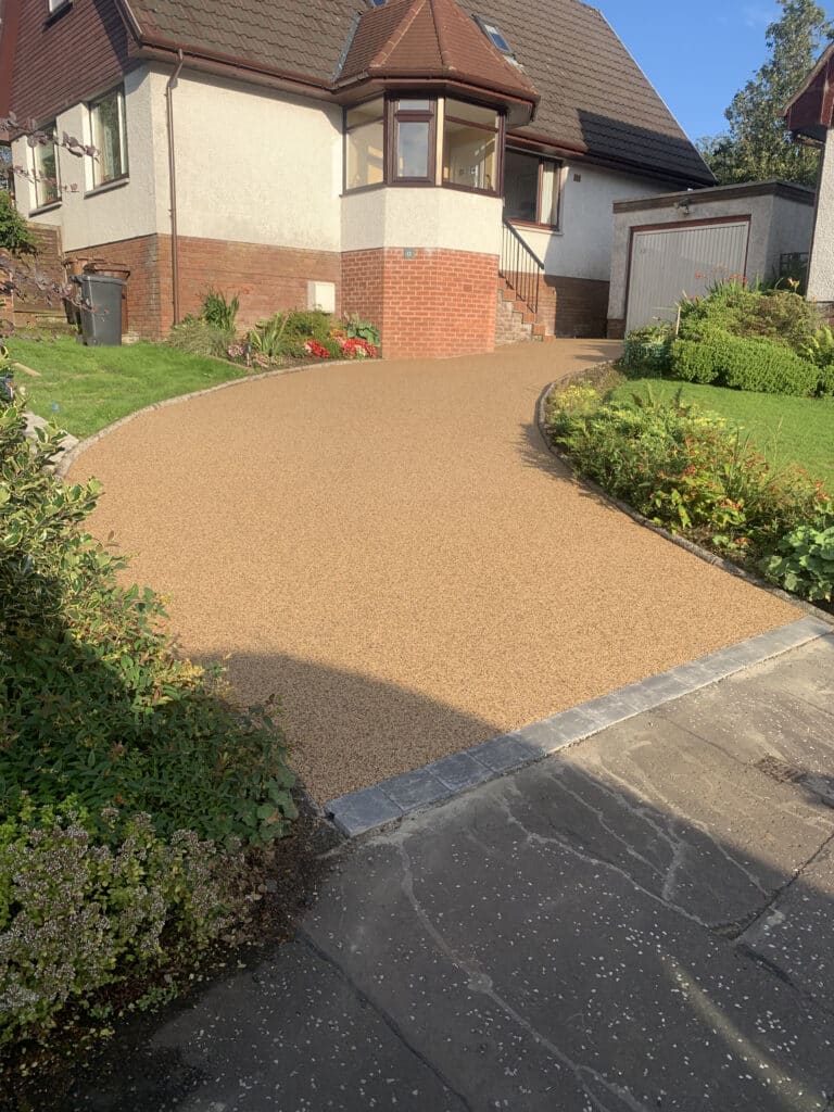 Driveway completed with resin