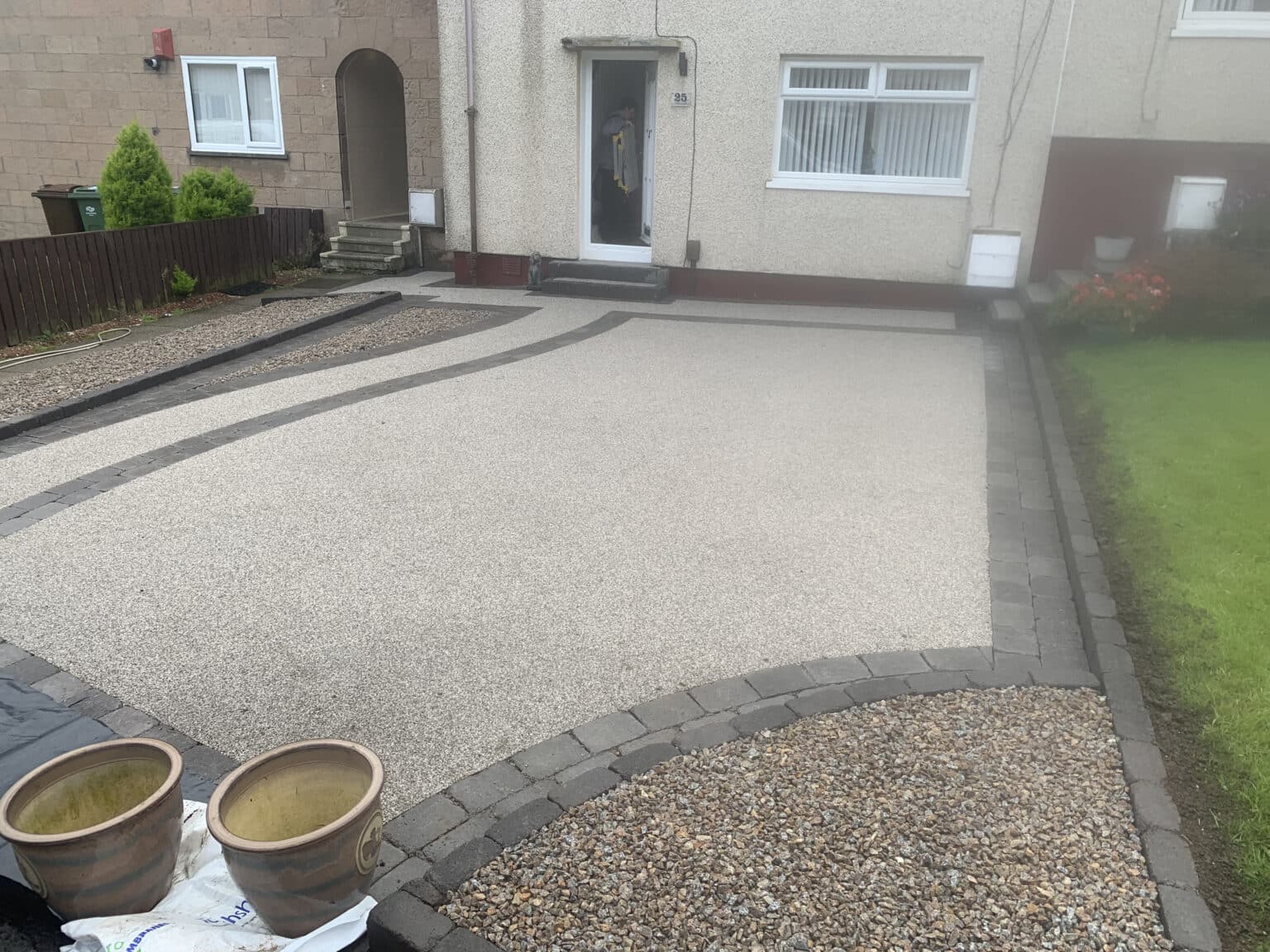 Driveway completed with resin