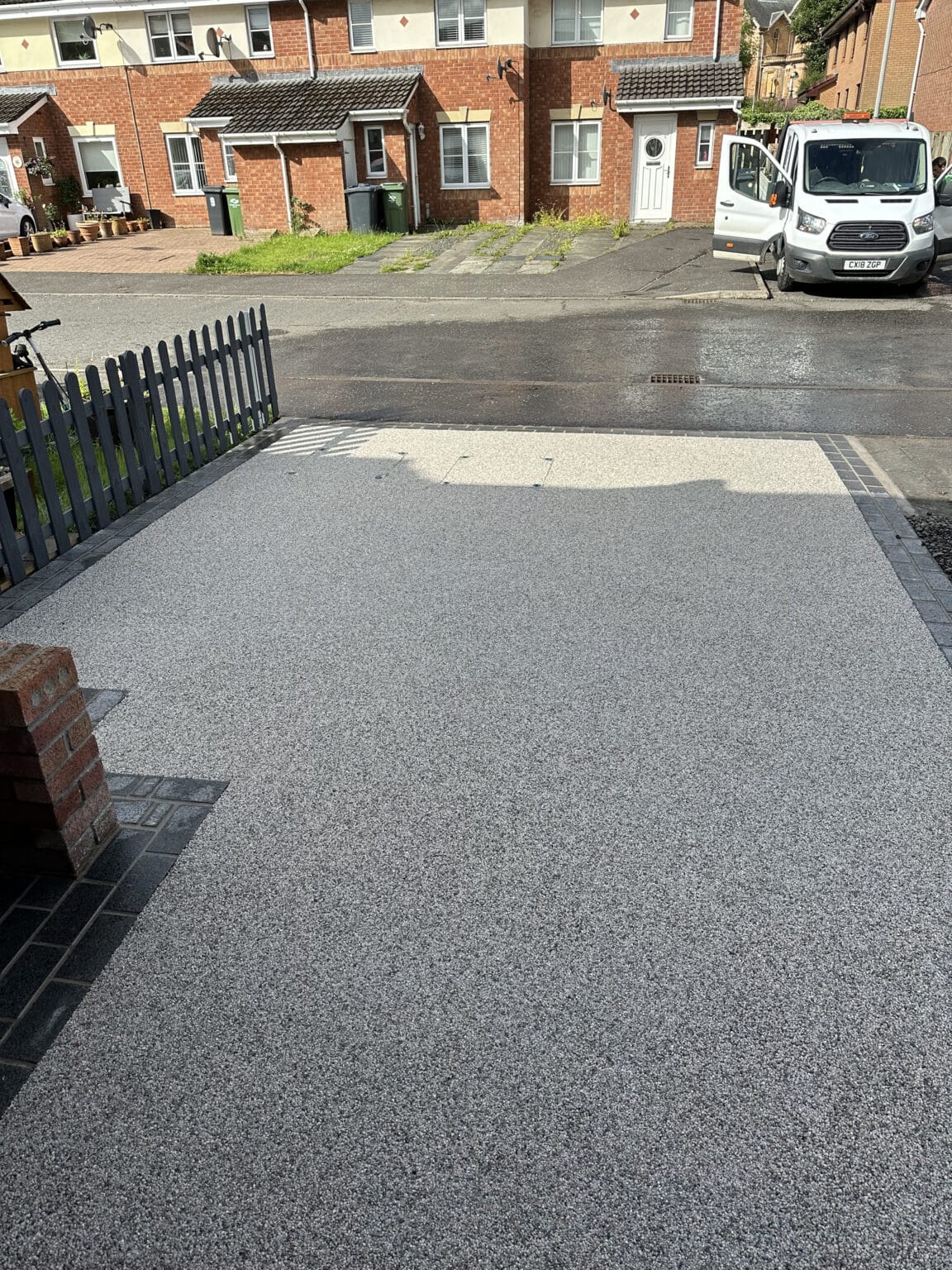 Driveway completed with resin
