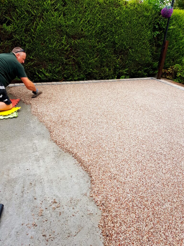 Man levelling resin